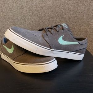 Nike Janoski